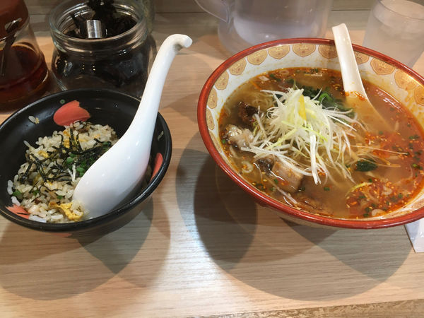 「俺流塩ラーメン　あっさり辛い」@俺流塩らーめん 神宮前店の写真
