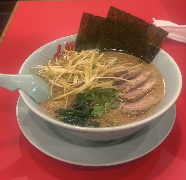 「特製味噌チャーシュー麺 白髪ネギ」@ラーメン山岡家 蘇我店の写真