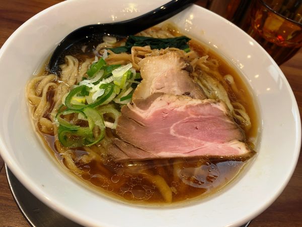 「醤油らーめん（大盛）」@純手打ち だるまの写真