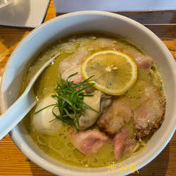 特製牡蠣の白湯そば