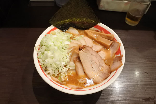 「味噌そば￥８００＋焼豚ダブル￥３８０＋ねぎ増量￥１００」@ライトニングファイヤーの写真