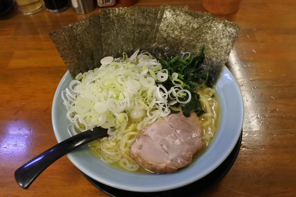 「家系醤油豚骨ラーメン￥７５０＋のり￥１２０＋ねぎ￥１００」@爛々亭 大曽根店の写真