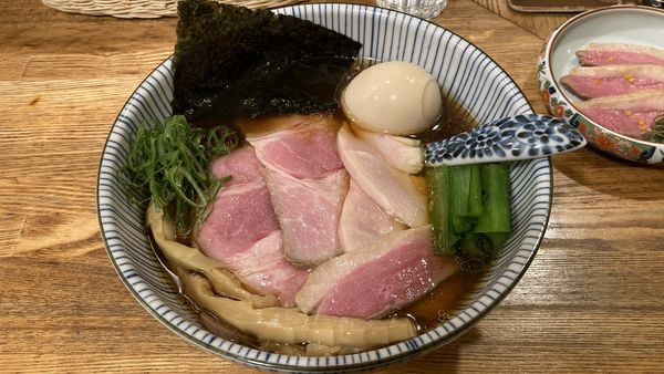 「味玉肉増し醤油そば」@中華そば きなりの写真