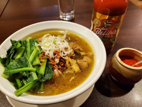 「インドネシア風若鶏肉入りラーメン」@チンタ ジャワ カフェ 横浜店の写真