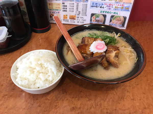 「まる得ぶたらーめん+角煮+Ａセット」@ぶたらーめんの写真