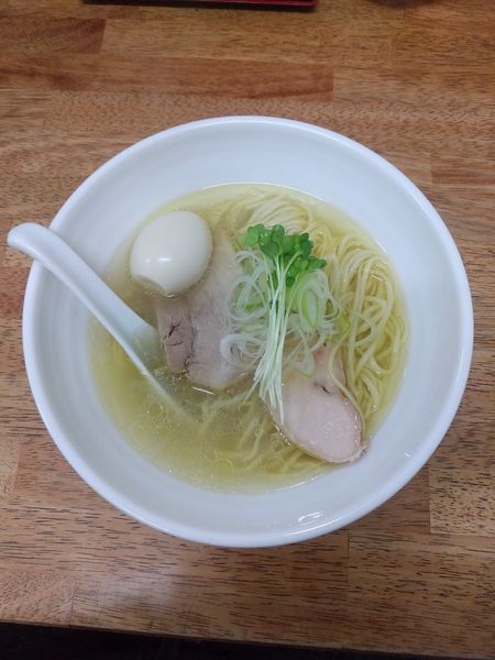 「味玉鶏塩拉麺 ﾒﾝﾏ抜き」@麺屋 心羽の写真