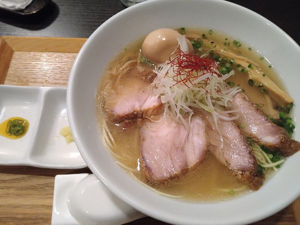 「叉焼麺  味付きたまご」@豚骨清湯・自家製麺 かつらの写真