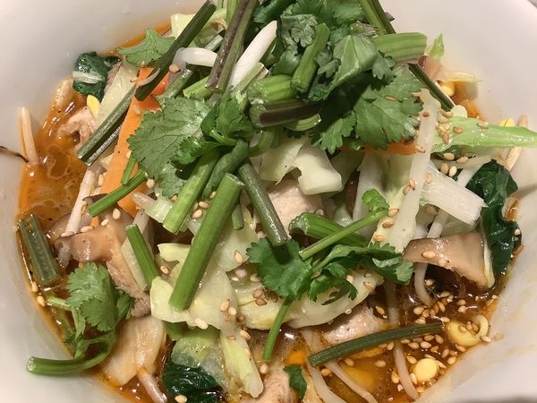 「麻辣刀削湯麺　1000円」@西安餃子 テラスモール湘南店の写真