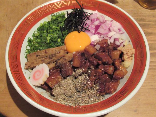 「煮干しルーロー花椒油そば（850円）」@焼き貝あぶさんの写真
