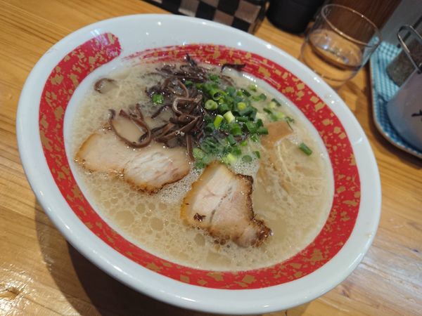 「博多ラーメン 600円、替え玉100円」@めんくいや 青森松原店の写真