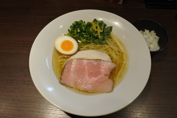 「鯛清湯そば￥８３０＋玉ねぎ増し￥３０」@らーめん 鞍の写真
