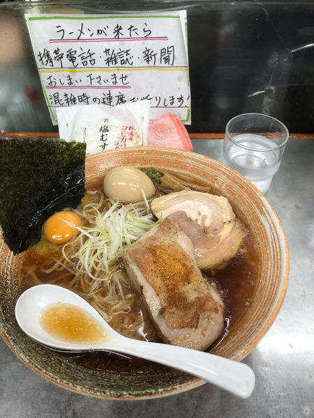 「ターキー出汁醤油ラーメン、鶏モモ肉コンフィ付き」@覆麺 智の写真