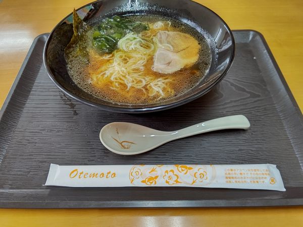 「しょうゆらーめん(並盛)700円」@手延べラーメン 大連の写真