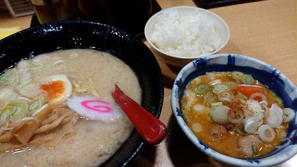 「布袋ラーメン 自家製もつ煮セット」@えびすラーメン 豊受店の写真