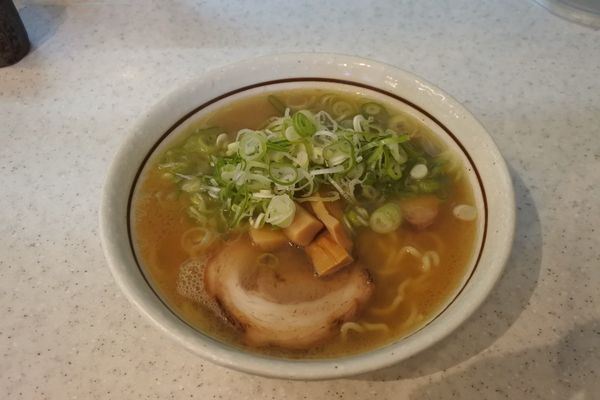 「松（並）￥８００＋ネギ増し￥５０」@らうめん専門店 めんきちの写真