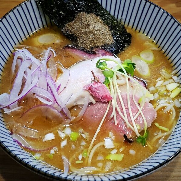 「鶏芳醇 煮干しらぁ麺 ９００円他」@らぁ麺 鬼滅の桜の写真