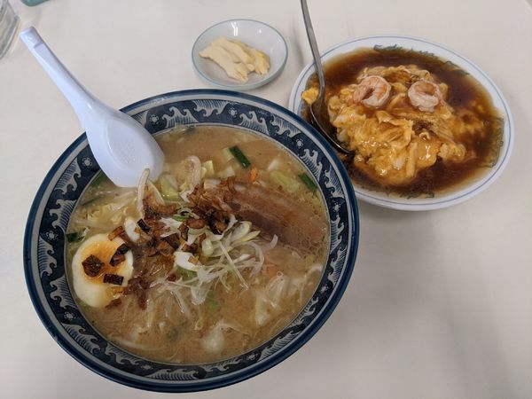 「ランチサービス（みそ＋ミニエビたま丼）　850円」@ラーメンハウス チャオの写真