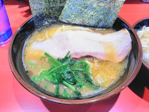 「ラーメン並７５０円+ライス１００円」@横浜ラーメン 真砂家の写真