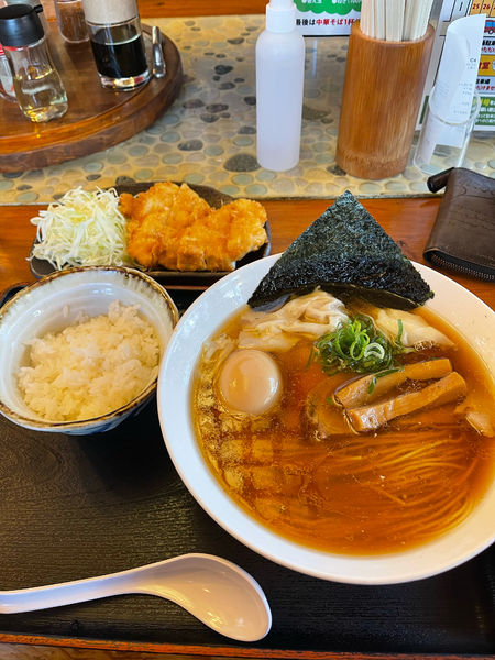 「中華そば＋ワンタン＋平日限定Cセット（チキンカツ＋ライス）」@麺や食堂 本店の写真
