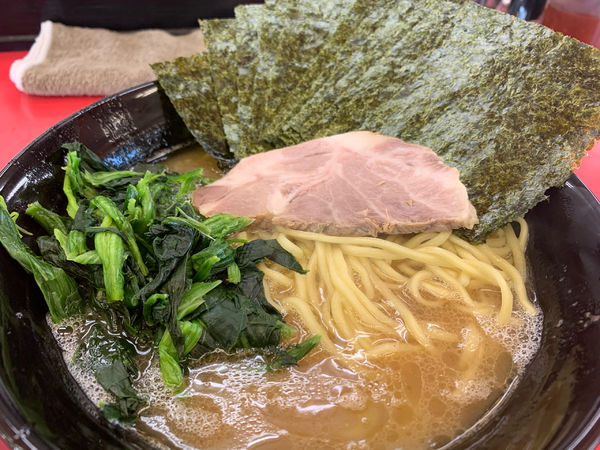 「ラーメン中盛　海苔増し　サービスライス」@武蔵家直系 ぼうそう家の写真