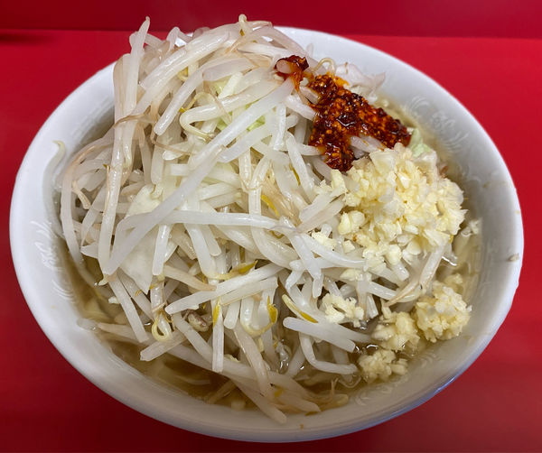 「小ラーメン 玉子 ヤサイ ニンニク ラー油」@ラーメン二郎 千住大橋駅前店の写真