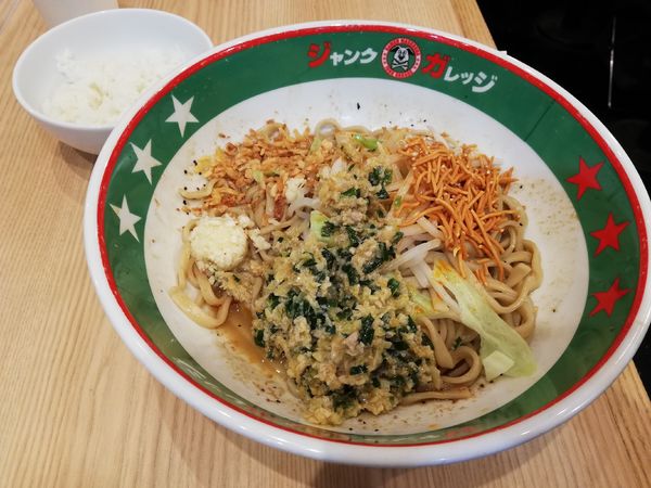 「餃子まぜそば　期間限定」@ジャンクガレッジ ふじみ野駅前店の写真