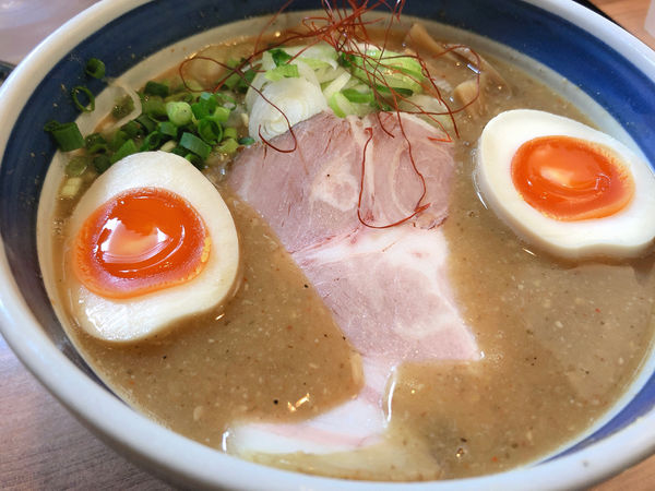 「濃厚味玉みそ中華そば」@浜屋 五反田店の写真