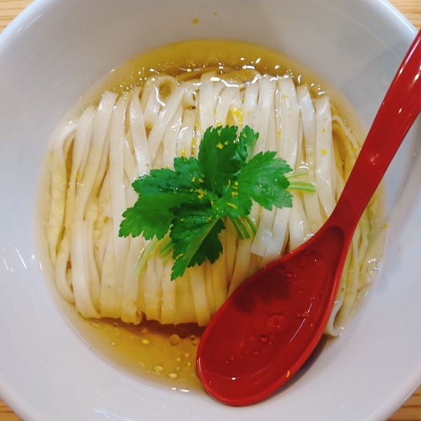 「(梅)かけそば白醤油」@自家製麺 くろ松の写真