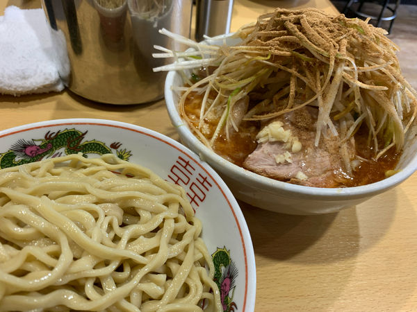 「小つけ麺　蝦の呼吸　ネギ　和風BB ニンニク　野菜　脂」@ラーメン二郎 八王子野猿街道店2の写真