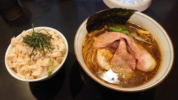 「【限定】四つ葉ブラック 880円 + 鶏飯 380円」@中華そば 四つ葉の写真