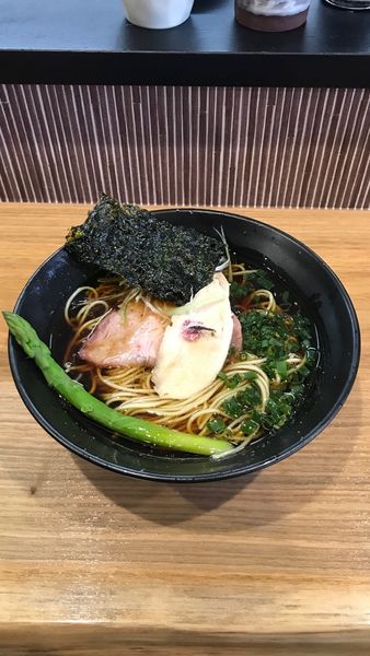 「鶏淡麗醤油らぁ麺＋和え玉」@らぁ麺 鬼滅の桜の写真