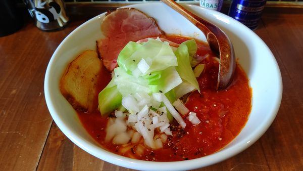 「とまと８００円(太麺)&野菜１００円＋替え玉(細）100円」@ニューカッパの写真