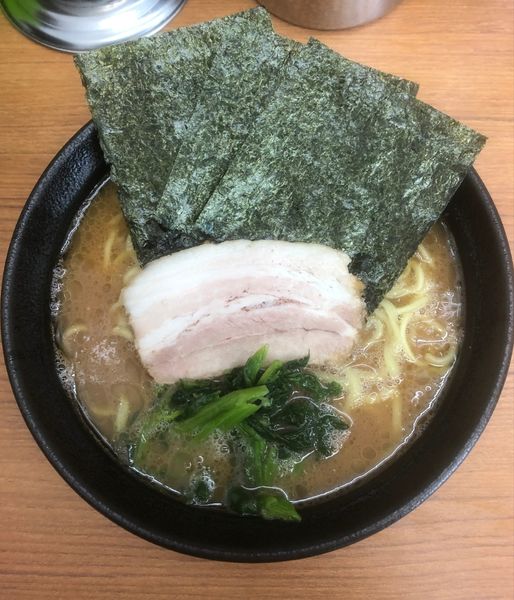 「らーめん中（￥650+100）」@横浜らーめん 若武者の写真