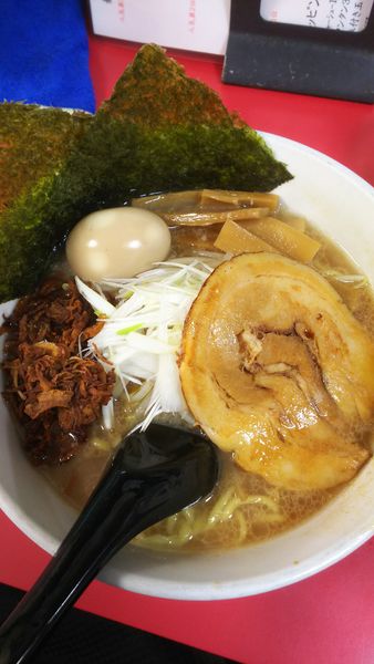 「ちょっとづつ全部のせラーメン」@塚越ラーメンの写真