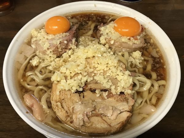 「大麺かため、野菜抜き、にんにく＋W生卵＋黒烏龍茶」@らーめん玄の写真