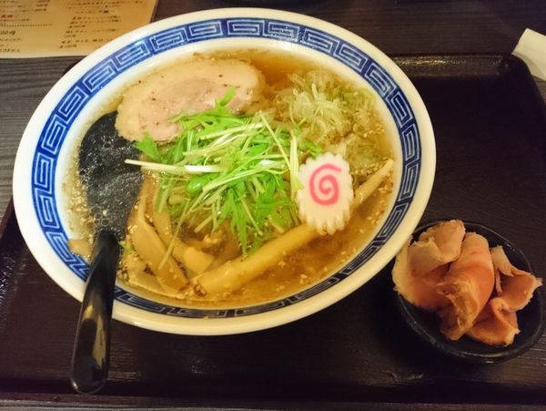 「しょうゆらーめん中盛」@麺匠えにしの写真