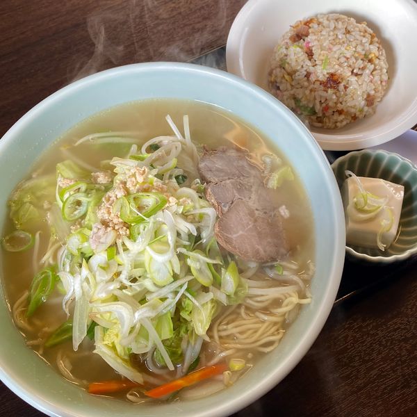 「タンメン＋半チャーハン」@新ちゃんラーメンの写真
