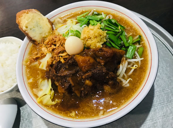 「【冬季限定】豚トロ味噌ジンジャー＋半ライス」@らー神 心温の写真