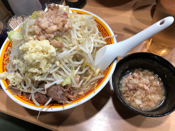 「ラーメン 豚2枚半玉子 ¥900」@えどもんどの写真