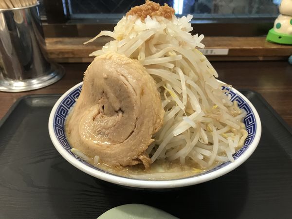 「ラーメン（麺硬め ニンニク少なめ）￥830（多分）」@山勝角ふじ 二十世紀が丘店の写真