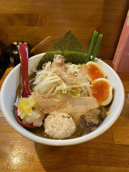 「醤油炊きしろぼし味玉ラーメン」@つけ麺 しろぼしの写真