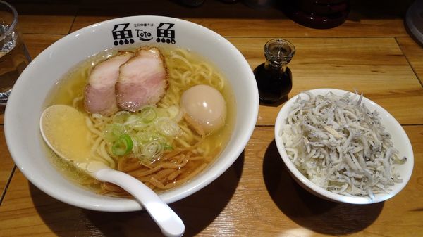 「中華そば塩（750円）＋味玉（100円）＋しらすゴハン」@立川中華そば とと ホンテンの写真