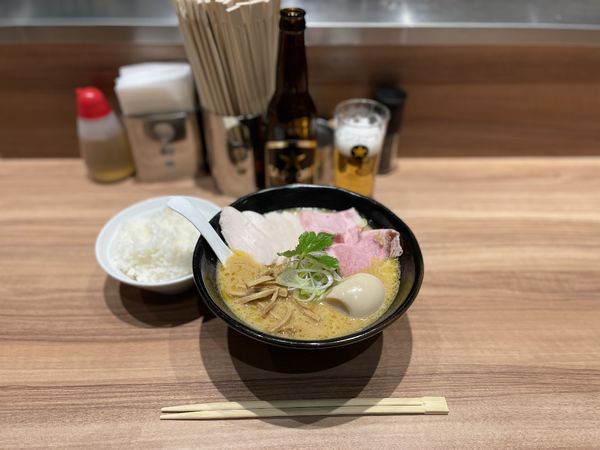 「白湯鶏そばチャーシュー(並)&ライス&瓶ビール」@鶏そば うえ原の写真