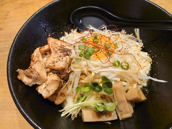 「まぜそば 鶏油」@まぜそば専門店 かぐら 立川店の写真