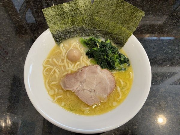 「定番家系豚骨(塩)」@横浜家系ラーメン クマガ家の写真