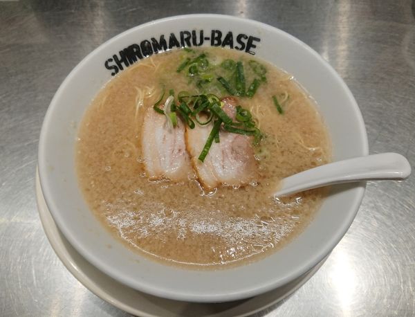 「シロマルベース+替玉」@一風堂 大森店の写真