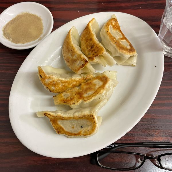 「焼き餃子　6ヶ」@上海飯店の写真