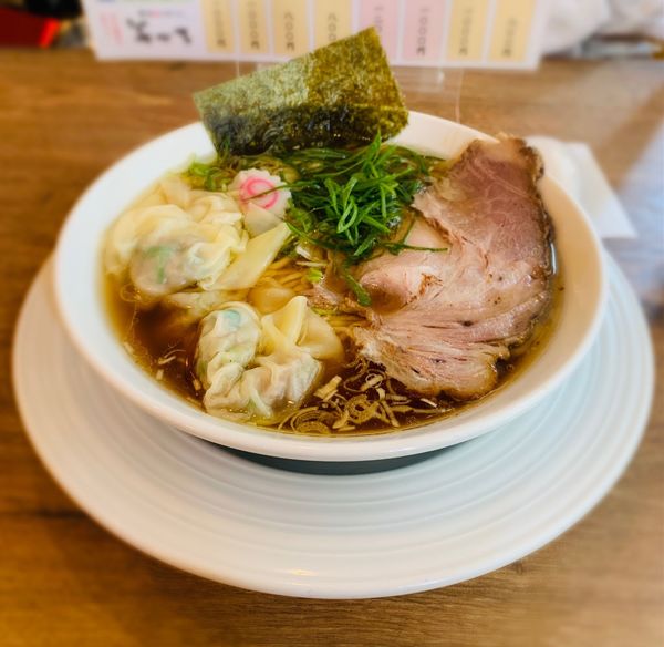 「丸鶏醤油わんたん麺（麺固め￥1000）」@蔵前 中華そば 高ひろの写真