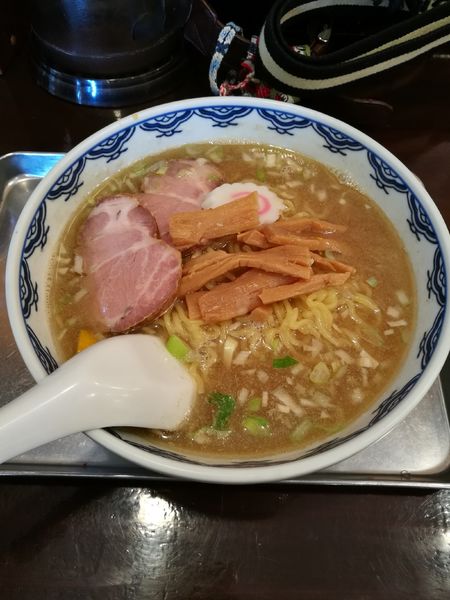 「ラーメン1玉半950円+チャーシュー1枚90円」@むらもとの写真