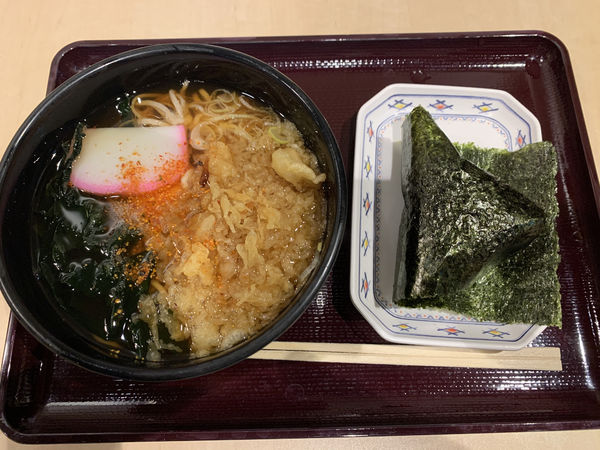 「月見そば510+おにぎり150=660円」@立喰いそば酒処 つきじ亭の写真